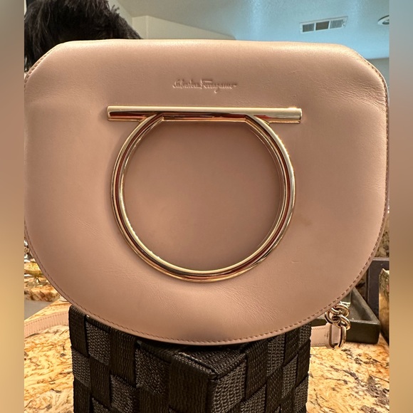 Salvatore Ferragamo light pink/cream bag - Picture 1 of 10
